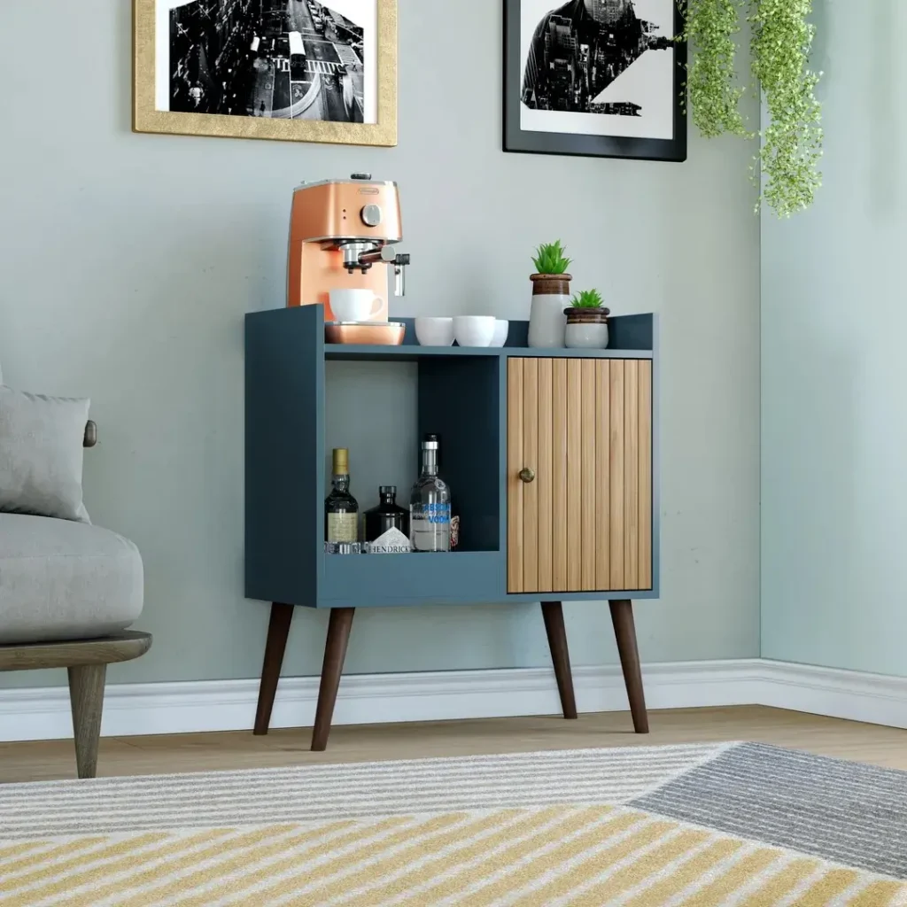 Mueble bar auxiliar azul con cafetera y estante para licores en sala de estar. by Remates Narvaja